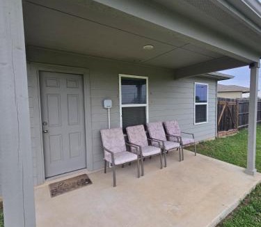 Converse House | Peaceful Retreat Outside the City 3BED 2BATH