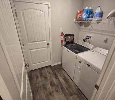 Converse House | Peaceful Retreat Outside the City 3BED 2BATH
