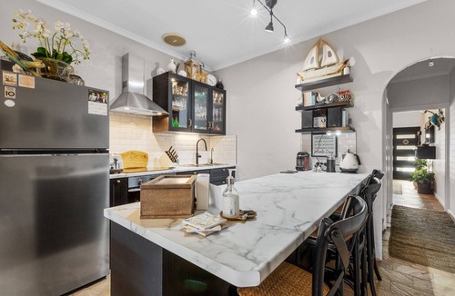 Semaphore Apartment | Peaceful Retreat Steps from Semaphore Beach