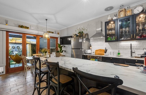 Semaphore Apartment | Peaceful Retreat Steps from Semaphore Beach