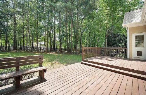 Apex House | Peaceful Retreat with Large Garden in Summer Oaks