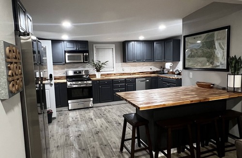 Mount Marion House | Peaceful Riverfront Cottage with Private Hot tub