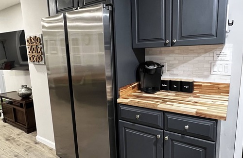 Mount Marion House | Peaceful Riverfront Cottage with Private Hot tub