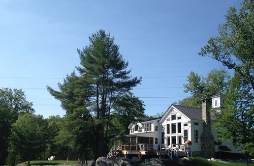 New Haven House | Peaceful riverfront elegance