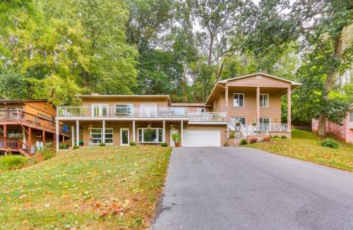 Berryville Apartment | Peaceful Riverfront Retreat w/Yoga & Art Studio!