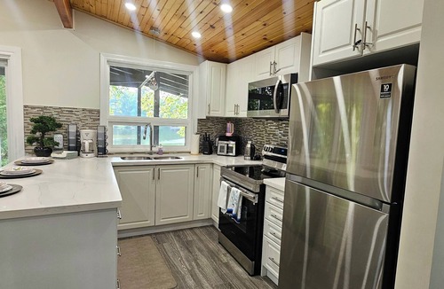 Rama House | Peaceful Riverfront Retreat in Ramara