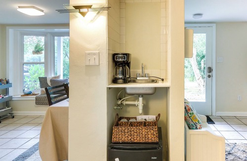 Berryville Apartment | Peaceful Riverfront Retreat w/Yoga & Art Studio!