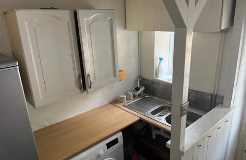 Bedwas Trethomas & Machen House | Peaceful Riverside Cottage in Machen, Caerphilly