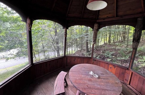 Mayo Cabin | Peaceful Riverside Cottage in Mayon