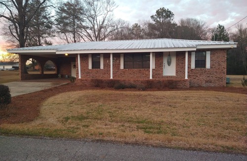 Laurel House | Peaceful road