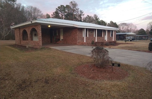 Laurel House | Peaceful road