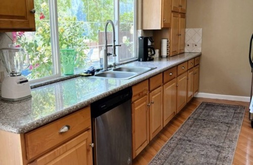 Grants Pass House | Peaceful Rogue River Getaway