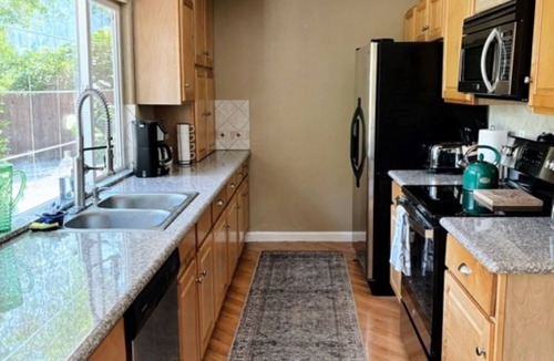 Grants Pass House | Peaceful Rogue River Getaway