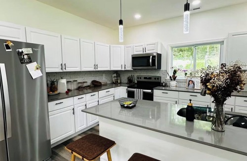 LaFayette House | Peaceful Room in charming LaFayette