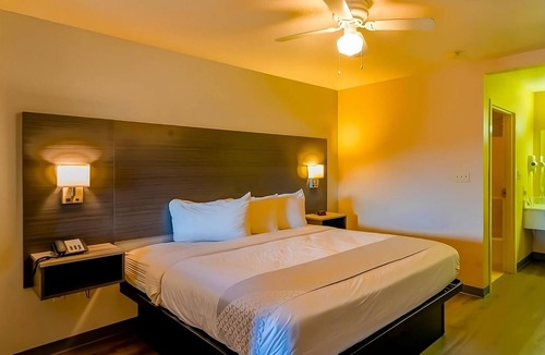 Sweet Home Hotel | Peaceful Room near Chevron Station with Outdoor Pool and Free Breakfast