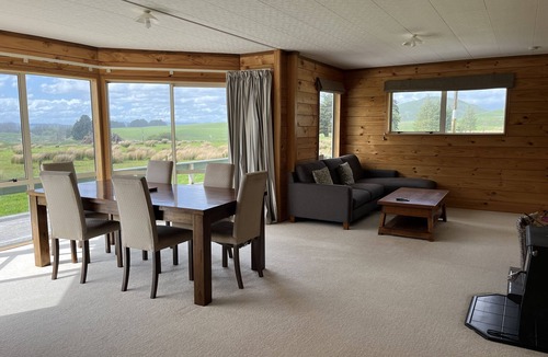 Pongaroa House | Peaceful Rural Farmhouse with beautiful farmland views