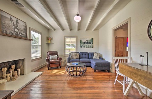 Schulenburg House | Peaceful Schulenburg Farmhouse w/Fire Pit & Games