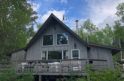 Rangeley Cabin | Peaceful, Secluded Waterfront Cottage with Sandy Beach