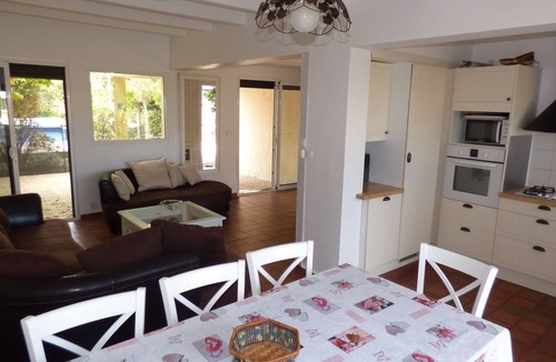 Saint-Pierre-la-Mer Villa | Peaceful seaside house with pool