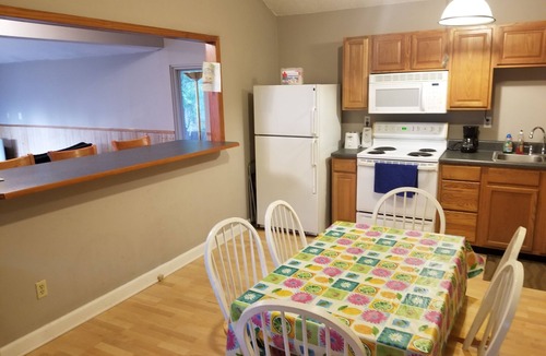 De Funiak Springs Cabin | Peaceful, Secluded Lakefront Cabin