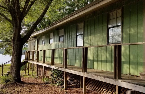 De Funiak Springs Cabin | Peaceful, Secluded Lakefront Cabin