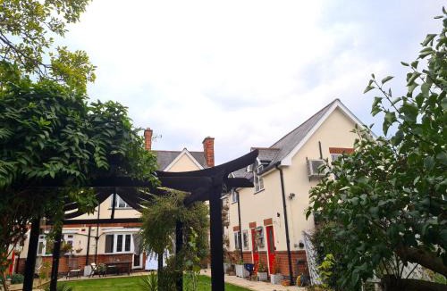 Hinckley Apartment | Peaceful self contained Studio in lovely garden.