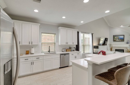 Indian Springs House | Peaceful Setting: The Woodlands Creekside Retreat