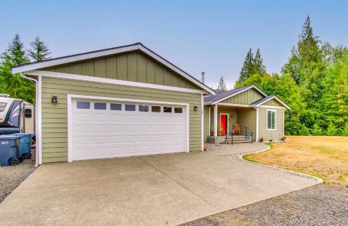 Shelton House | Peaceful Shelton Home with Spacious Yard and Fire Pit!