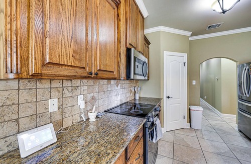 Shreveport House | Peaceful Shreveport Retreat w/Deck + Yard!