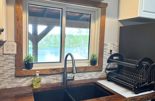 Faraday Cottage | Peaceful Siddon Lake Getaway near Bancroft!