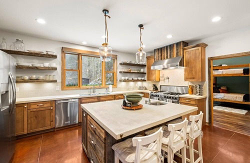 Townsend House | Peaceful Side Retreat Acreage Game Room 7 Bedrooms