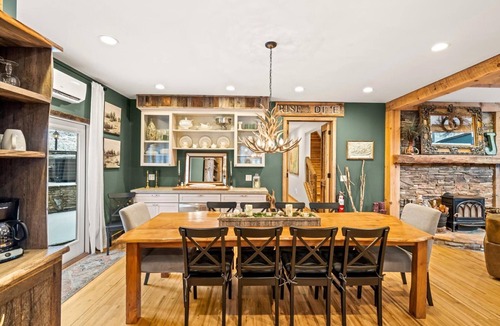 Townsend House | Peaceful Side Retreat Acreage Game Room 7 Bedrooms