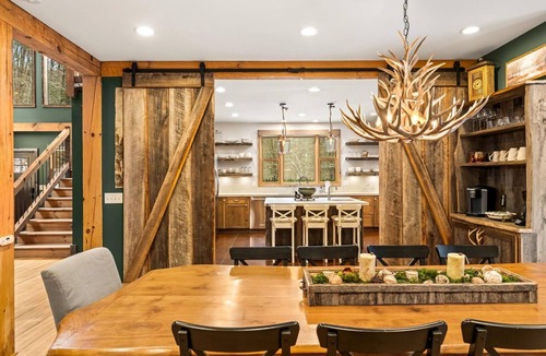 Townsend House | Peaceful Side Retreat Acreage Game Room 7 Bedrooms