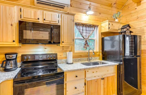 Murphy Cabin | Peaceful Smoky Mountain Cabin with Fire Pit and Scenic Deck