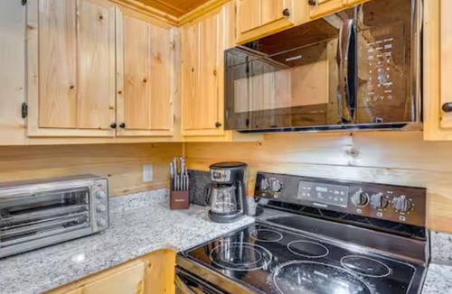 Murphy Cabin | Peaceful Smoky Mountain Cabin with Fire Pit and Scenic Deck