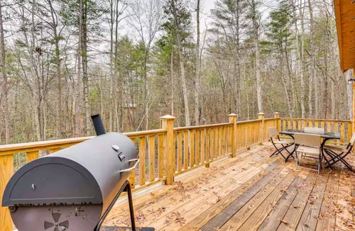 Murphy Cabin | Peaceful Smoky Mountain Cabin with Fire Pit and Scenic Deck