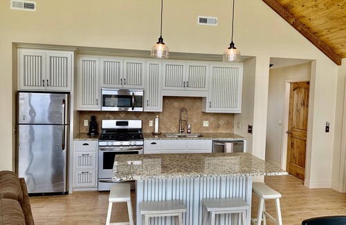 Shell Knob House | Peaceful Spring Break Escape to No Bad Days Cabin on Table Rock Lake w/Fire Pit