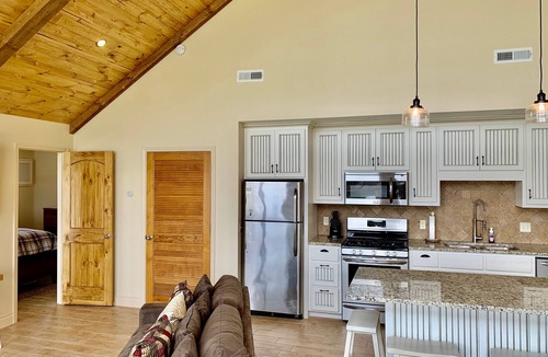 Shell Knob House | Peaceful Spring Break Escape to No Bad Days Cabin on Table Rock Lake w/Fire Pit