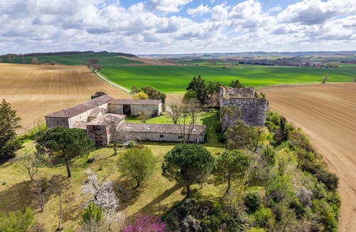 Cumont House | Peaceful Stay at Gîte du Château des Fours in Historic Cumont