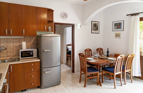Gata Apartment | Peaceful Stay in Gata