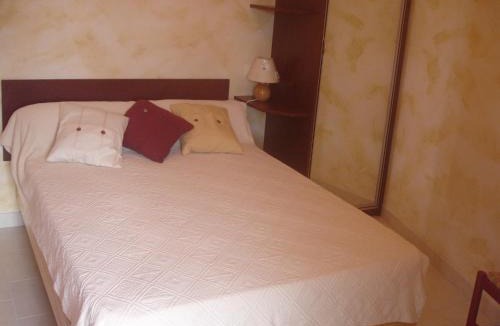 Isigny-le-Buat House | Peaceful Stay near Lake