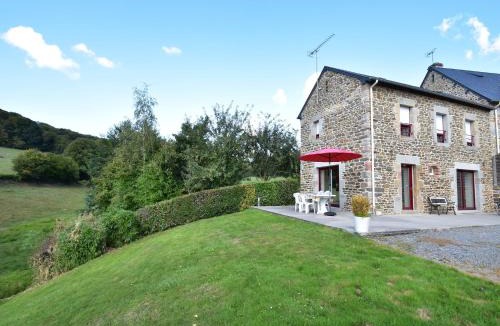 Isigny-le-Buat House | Peaceful Stay near Lake