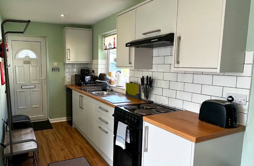 Liskeard House | Peaceful, streamside, detached bungalow - close attractions, walks & beaches