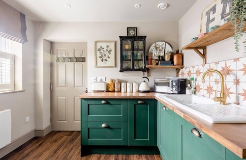 Cobham Apartment | Peaceful Studio Flat with Patio and Dogs allowed