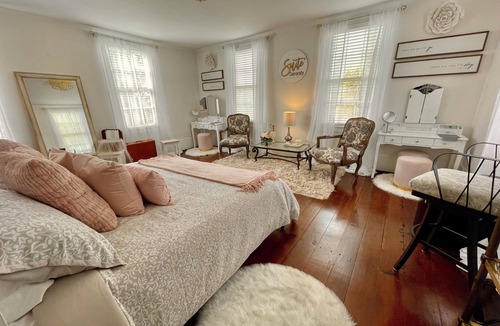 Montgomery Bed & Breakfast | Peaceful Suite Serenity