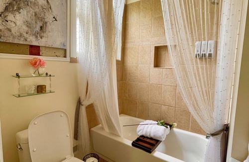 Montgomery Bed & Breakfast | Peaceful Suite Serenity