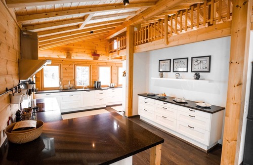Feutersoey House | Peaceful Sunny Luxury Farmhouse