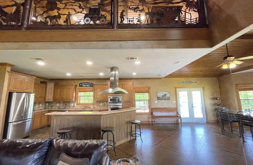 Waxahachie House | Peaceful Texas Ranch Retreat on the Lake