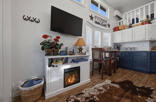 McKinney House | Peaceful Tiny Home Retreat Near Downtown McKinney