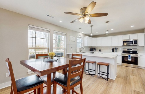 Lost Bridge Village House | Peaceful Top-Floor Retreat with Lake Views, Spacious Deck, AC, and Washer/Dryer